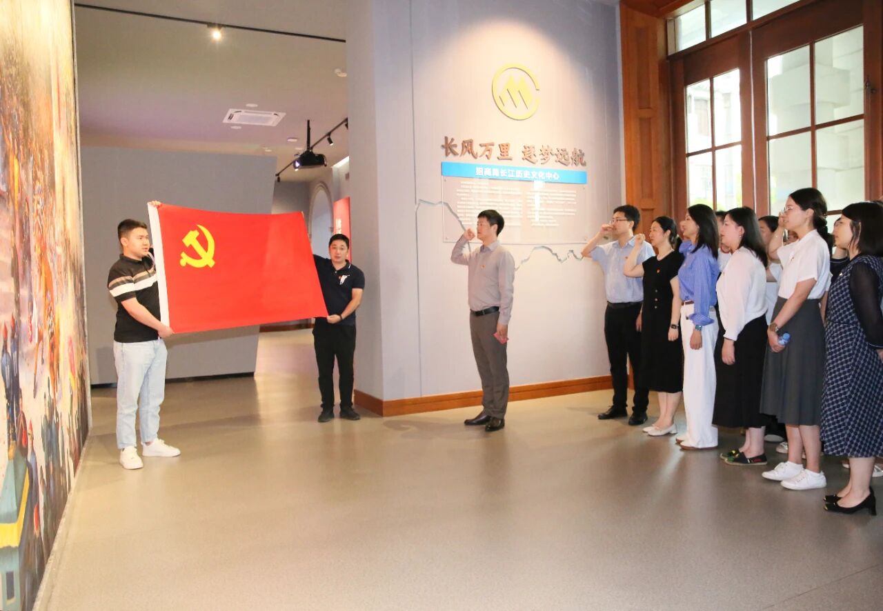 人福醫藥組織黨員代表赴招商局長江歷史文化中心開展主題黨日活動